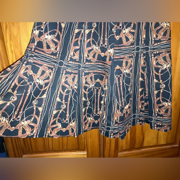 NWOT! Gorgeous Satin British khaki skirt Brand By Robert Lighton - Picture 3 of 4